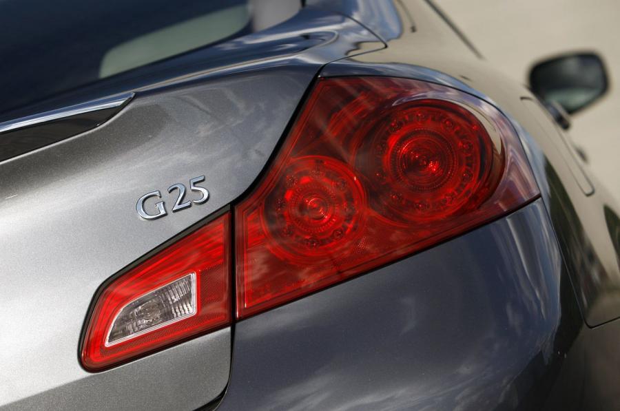  Infiniti G25 2012 года  (фото 24 из 30)